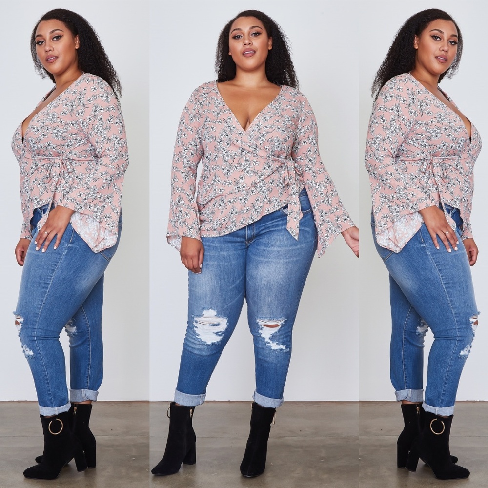 PLUS SIZE BLUSH FLORAL PRINT DEEP "V" FRONT TIE BO